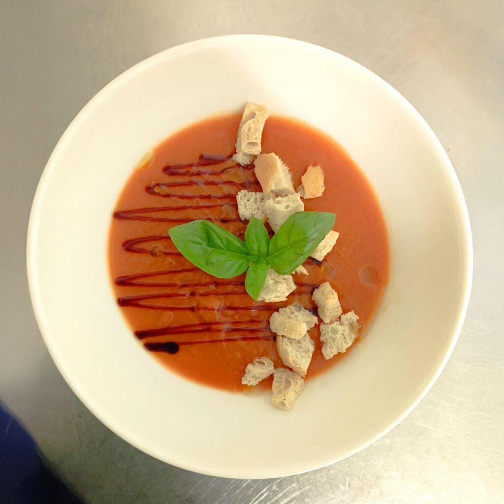 Zupa pomidorowa Restauracja Złota | Aparthotel Wałcz